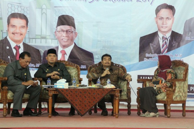 SAH saat berbicara di seminar UIN STS Jambi.